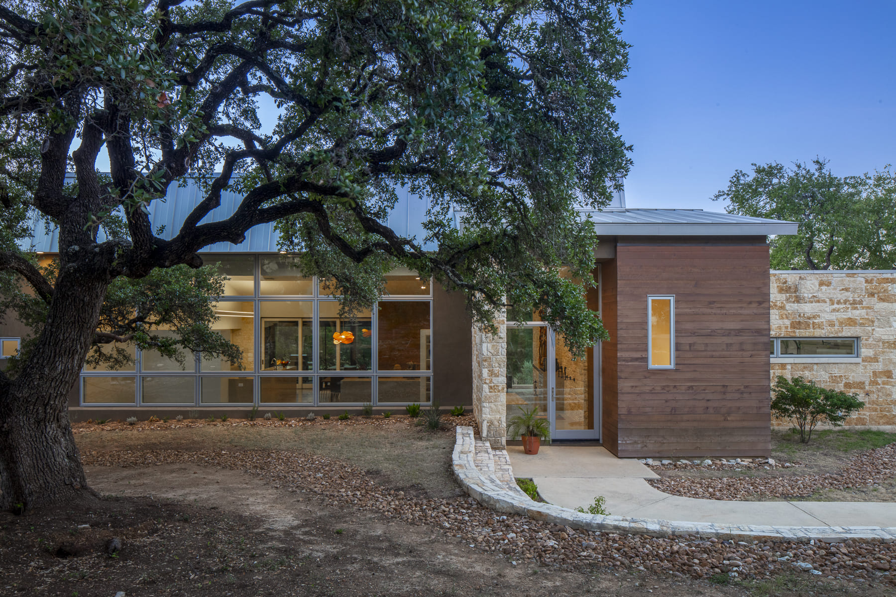 Live Oak Residence by Office of Architecture